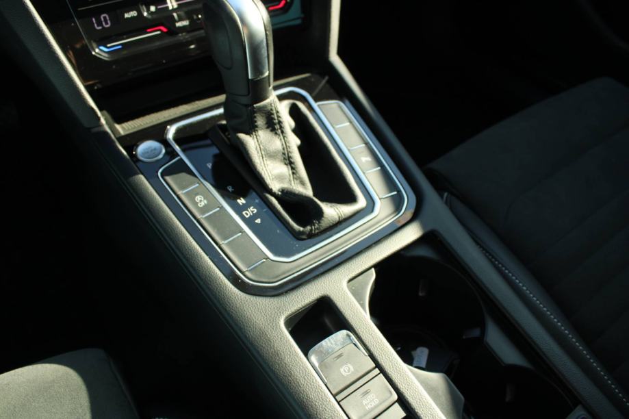 VW passat Variant 2.0 TDi DSG R-Line *LED, NAVIGACIJA, KAMERA* - nije, fotografija 17
