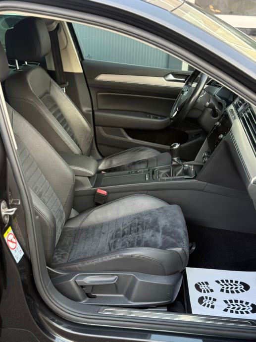 VW Passat Variant 2,0 TDI R-LINE/VIRTUAL/LED/NAVI/ALCANTARA/PDV, fotografija 11