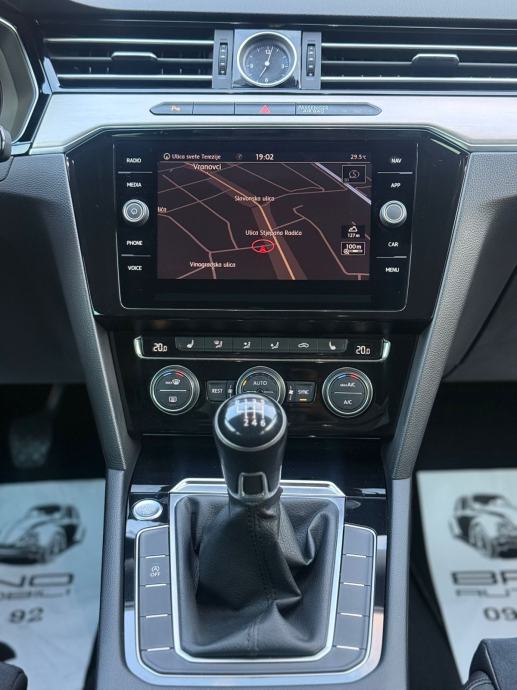 VW Passat Variant 2,0 TDI R-LINE/VIRTUAL/LED/NAVI/ALCANTARA/PDV, fotografija 17