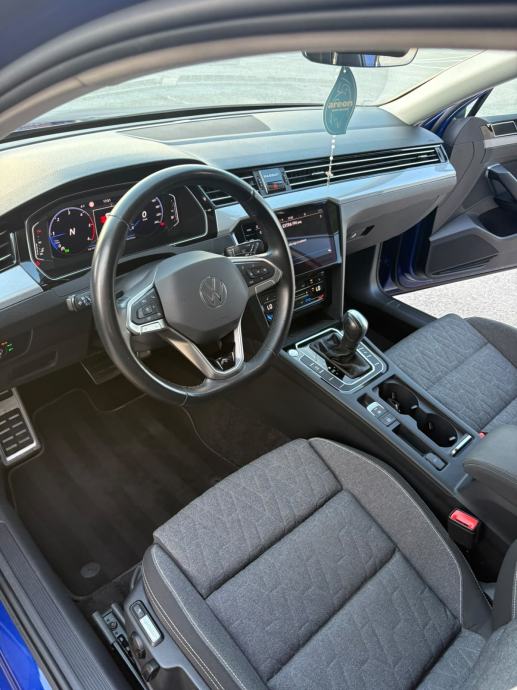VW Passat Variant 2.0TDI DSG R-Line,IQ.Light,Discover Pro,Kamera,reg, fotografija 13