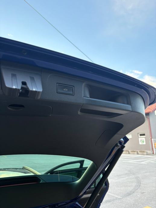 VW Passat Variant 2.0TDI DSG R-Line,IQ.Light,Discover Pro,Kamera,reg, fotografija 16