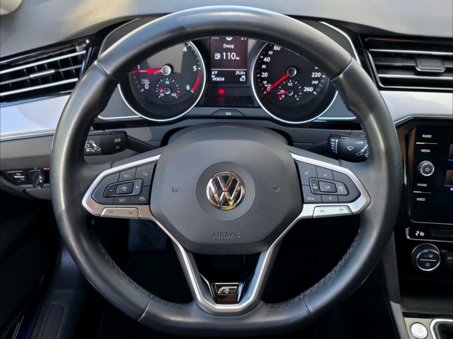 VW Passat Variant 2,0TDI R-line LED•ACC•LANE•AMBIENT•NAVI•2X-PDC•17C•, fotografija 8