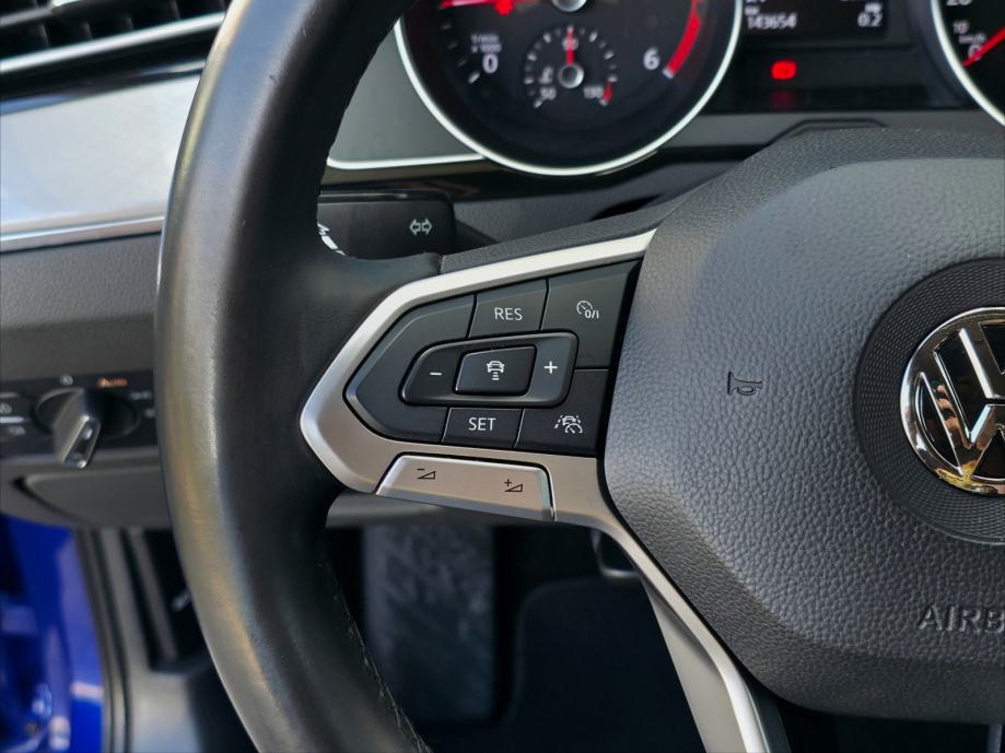 VW Passat Variant 2,0TDI R-line LED•ACC•LANE•AMBIENT•NAVI•2X-PDC•17C•, fotografija 9