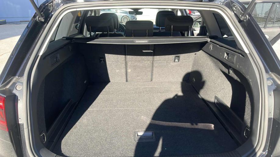 VW PASSAT Variant 2023 • PREMIUM jamstvo • AutoZubak Rabljena, fotografija 12