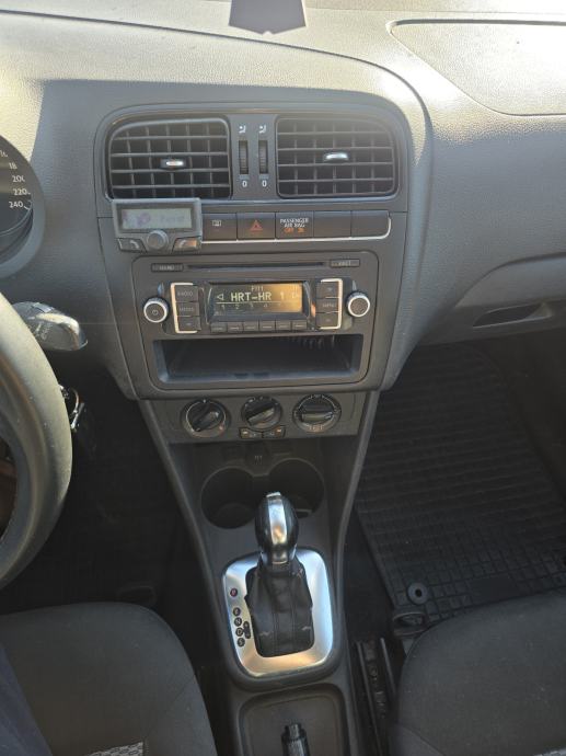 VW Polo 1,6 TDI AUTOMATIK 2012 GOD REG 9/2027, fotografija 6