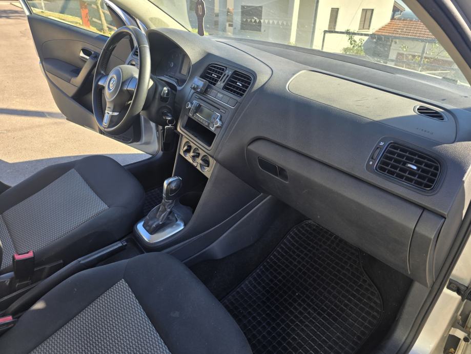 VW Polo 1,6 TDI AUTOMATIK 2012 GOD REG 9/2027, fotografija 8
