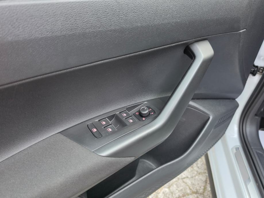 VW Polo 1,6 TDI R-line — DSG — panorama — virtual — kamera, fotografija 17