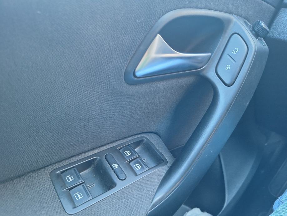VW Polo 1,6 TDI,regan 09/27,HR auto, fotografija 10