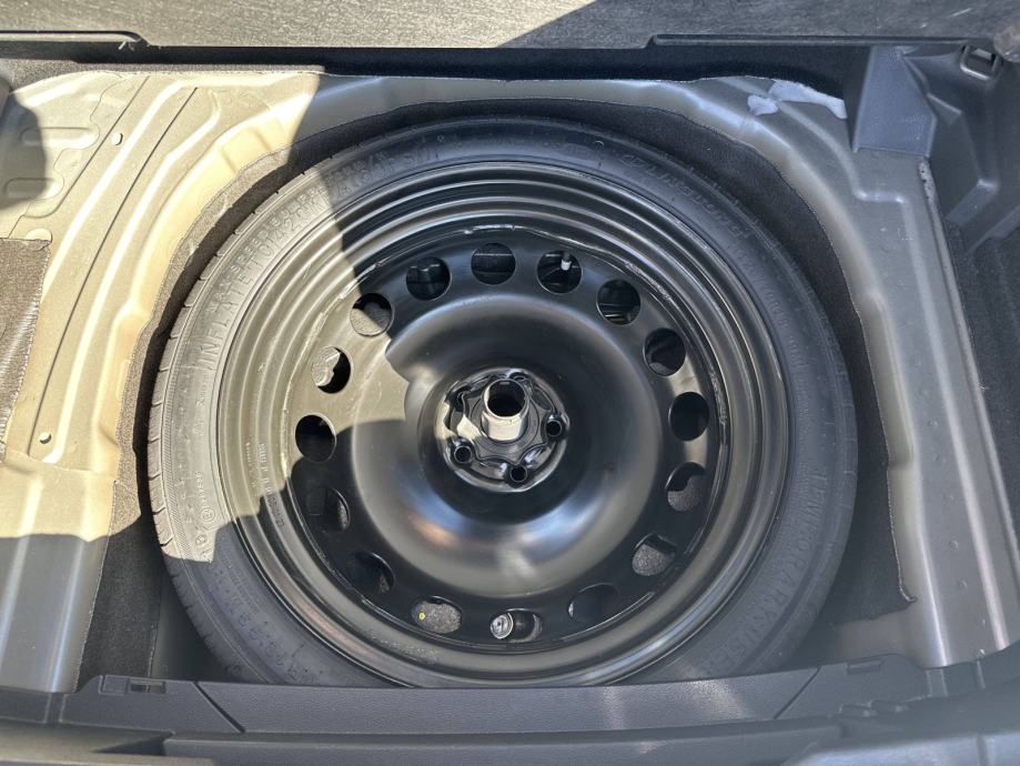 VW T-CROSS 2023 • PREMIUM jamstvo • AutoZubak Rabljena, fotografija 16