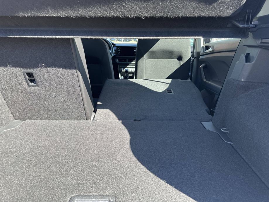 VW T-CROSS 2023 • PREMIUM jamstvo • AutoZubak Rabljena, fotografija 17