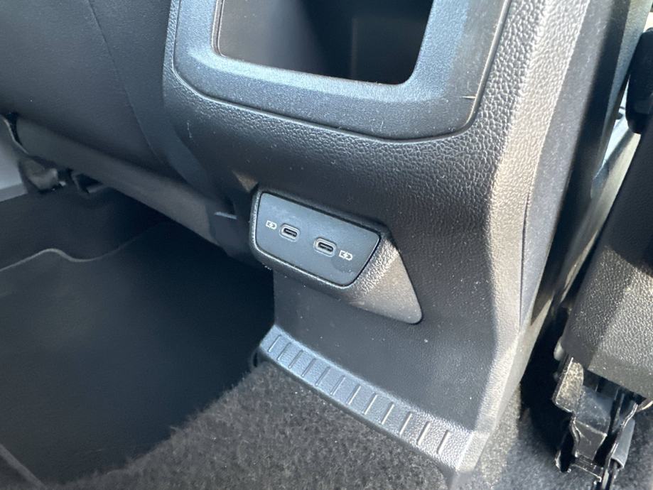VW T-CROSS 2023 • PREMIUM jamstvo • AutoZubak Rabljena, fotografija 18