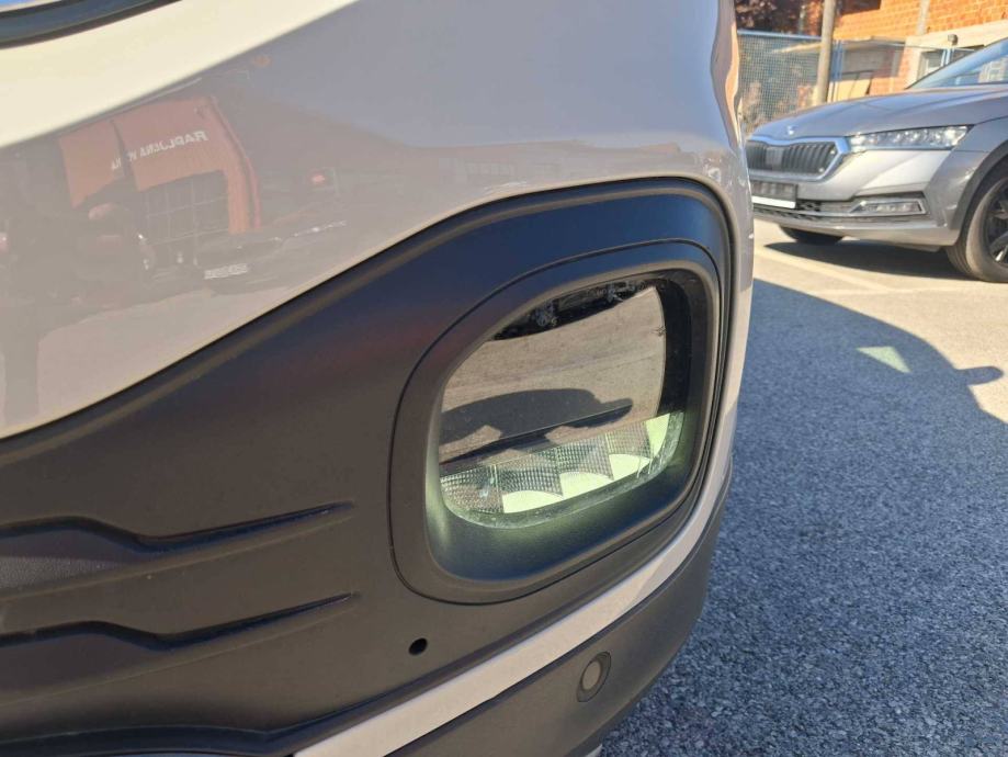VW T-CROSS 2023 • PREMIUM jamstvo • AutoZubak Rabljena, fotografija 13