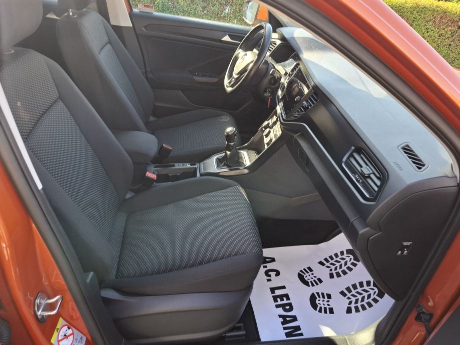 VW T-Roc 1 6 TDI KAMERA NAVIGACIJA PDC 6 BRZINA 109tkm 2019god, fotografija 11