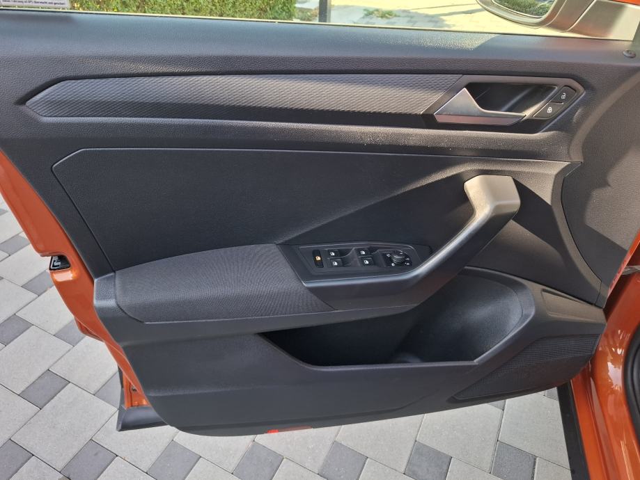 VW T-Roc 1 6 TDI KAMERA NAVIGACIJA PDC 6 BRZINA 109tkm 2019god, fotografija 13