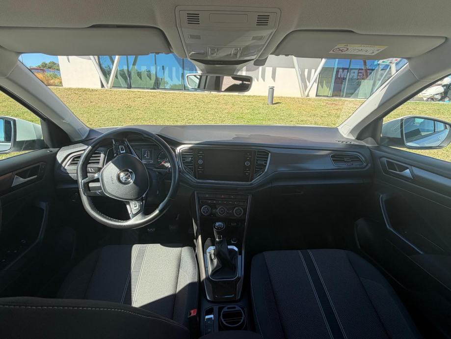 VW T-Roc 1,0 TSI - za 13.000€ do 25.10. / u odličnom stanju!, fotografija 5