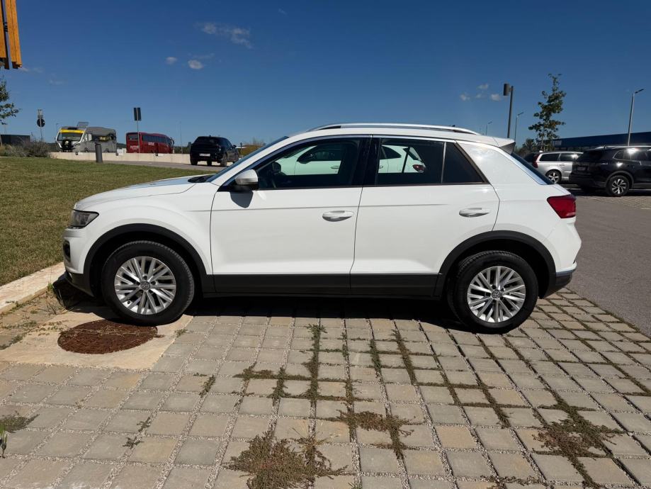 VW T-Roc 1,0 TSI - za 13.000€ do 25.10. / u odličnom stanju!, fotografija 7