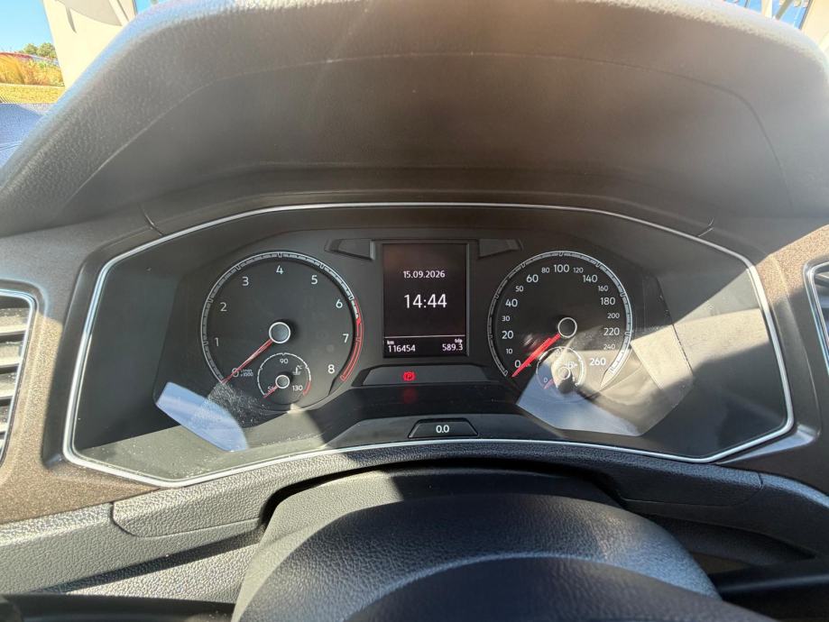VW T-Roc 1,0 TSI - za 13.000€ do 25.10. / u odličnom stanju!, fotografija 6