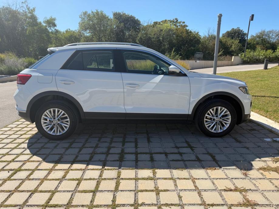 VW T-Roc 1,0 TSI - za 13.000€ do 25.10. / u odličnom stanju!, fotografija 8