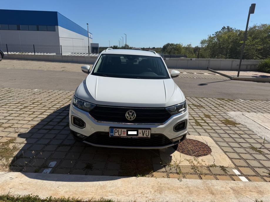 VW T-Roc 1,0 TSI - za 13.000€ do 25.10. / u odličnom stanju!, fotografija 2
