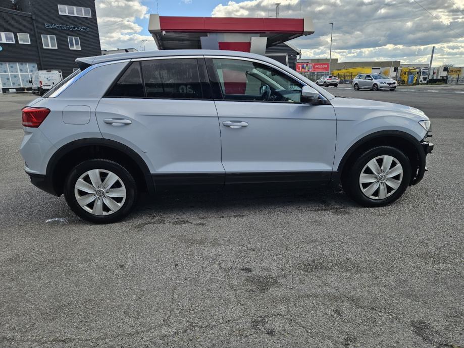 VW T-ROC 1,0 TSI OŠTEČEN, fotografija 2
