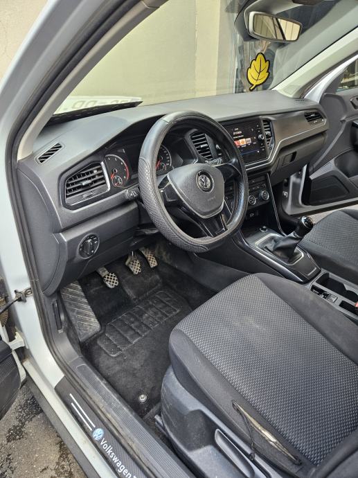 VW T-ROC 1,0 TSI OŠTEČEN, fotografija 6
