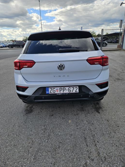 VW T-ROC 1,0 TSI OŠTEČEN, fotografija 4