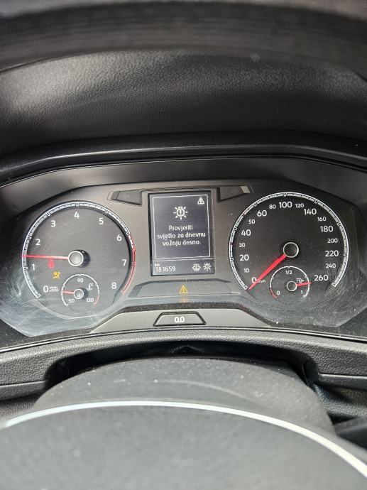 VW T-ROC 1,0 TSI OŠTEČEN, fotografija 10