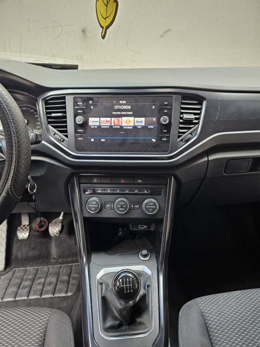 VW T-ROC 1,0 TSI OŠTEČEN, fotografija 7