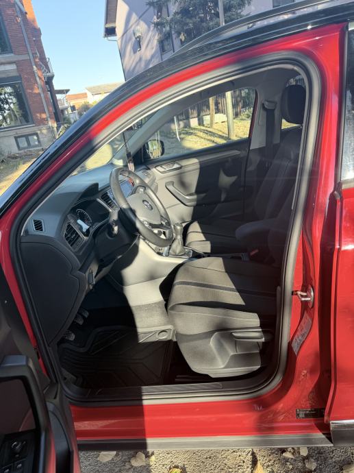 VW T-Roc 1,0 TSI, fotografija 3