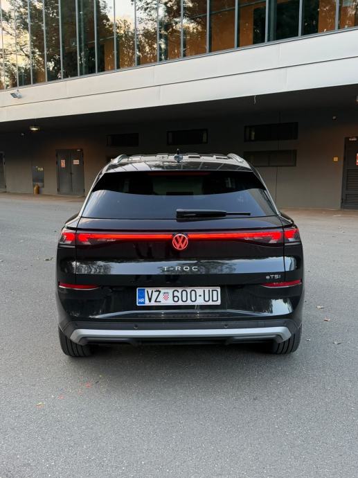 VW T-Roc 1,5 eTSI DSG Style IQ.Light + 4 NOVE ZIMSKE GUME, fotografija 8