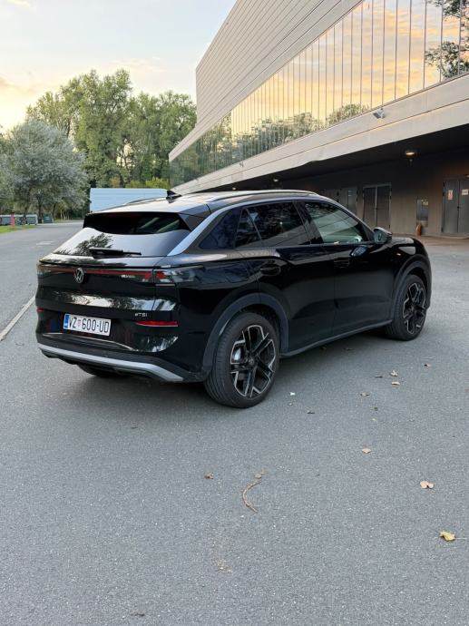 VW T-Roc 1,5 eTSI DSG Style IQ.Light + 4 NOVE ZIMSKE GUME, fotografija 6