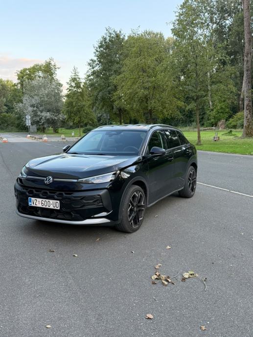 VW T-Roc 1,5 eTSI DSG Style IQ.Light + 4 NOVE ZIMSKE GUME, fotografija 11