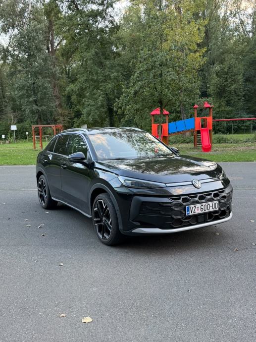 VW T-Roc 1,5 eTSI DSG Style IQ.Light + 4 NOVE ZIMSKE GUME, fotografija 4