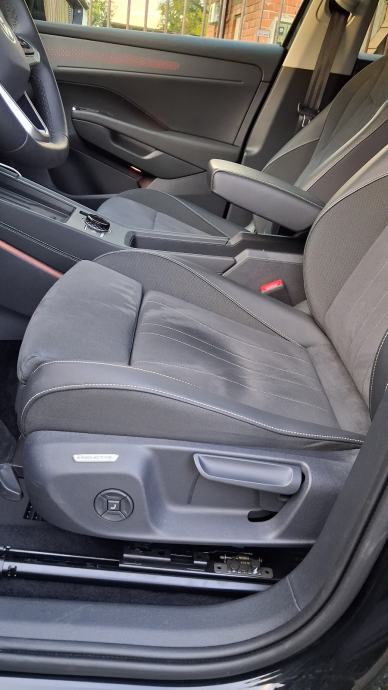 VW T-Roc 1,5 eTSI DSG Style IQ.Light + 4 NOVE ZIMSKE GUME, fotografija 12