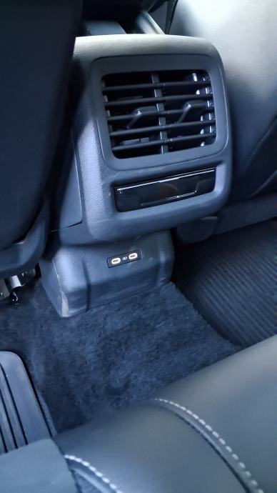 VW T-Roc 1,5 eTSI DSG Style IQ.Light + 4 NOVE ZIMSKE GUME, fotografija 14