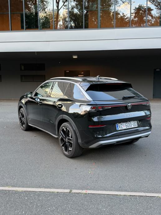 VW T-Roc 1,5 eTSI DSG Style IQ.Light + 4 NOVE ZIMSKE GUME, fotografija 9