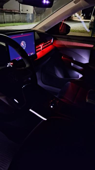 VW T-Roc 1,5 eTSI DSG Style IQ.Light + 4 NOVE ZIMSKE GUME, fotografija 17