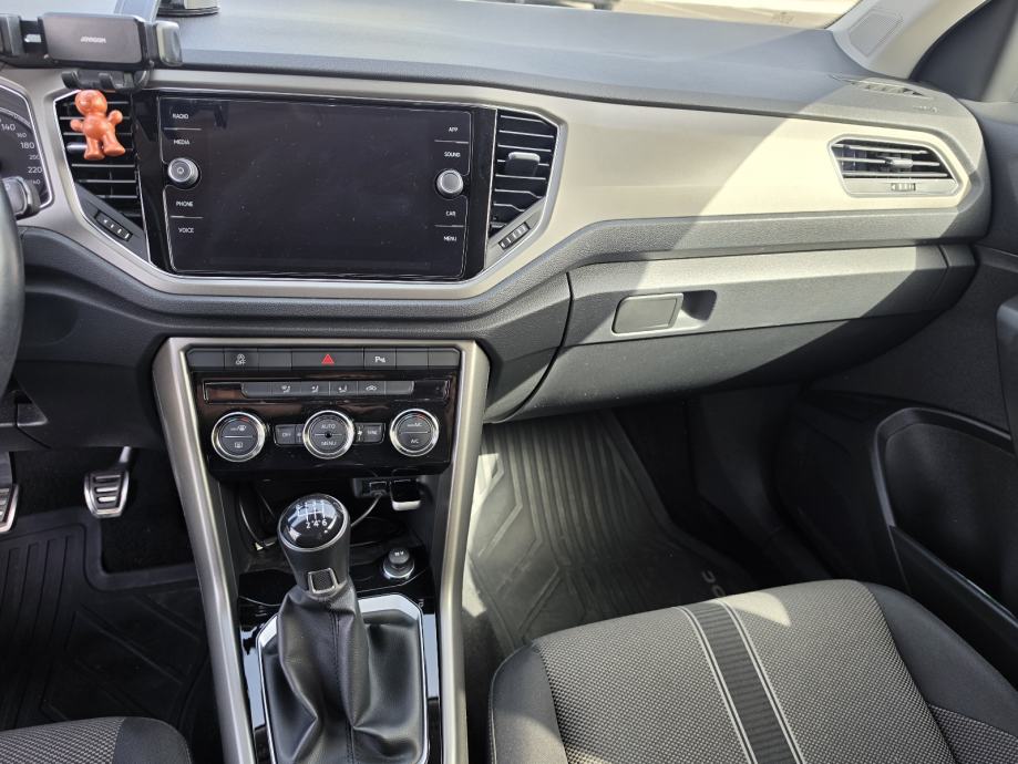 Volkswagen T-ROC 1.5 TSI EVO Design 150KS 65000KM 2020, fotografija 18