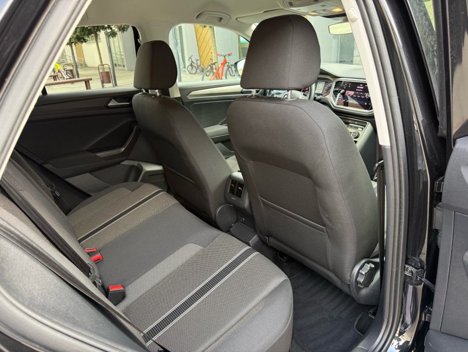 VW T-Roc 1,5 TSI 150ks DSG, R line, 122.000km, Alu 18, Kuka, servis, fotografija 14