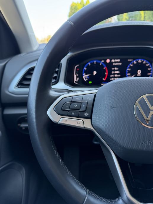 VW T-Roc 1,5 TSI ACT LIFE DSG SERVISNA 2 SETA FELGI ACC KAMERA.., fotografija 12