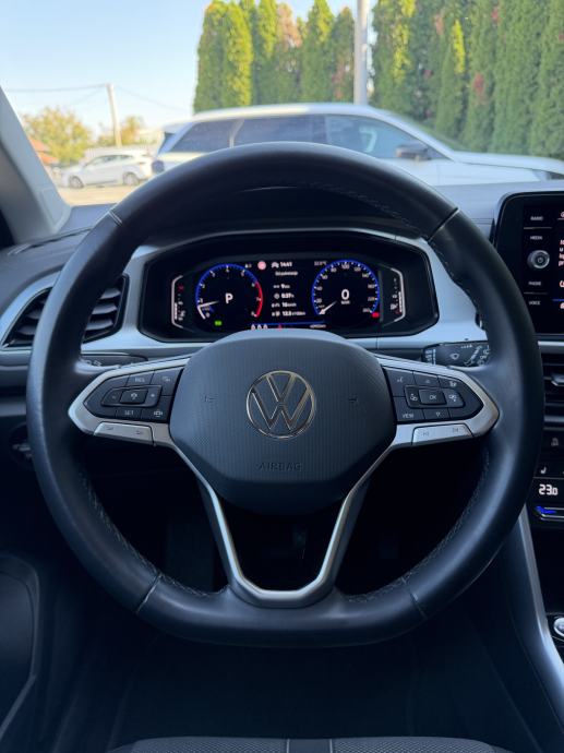 VW T-Roc 1,5 TSI ACT LIFE DSG SERVISNA 2 SETA FELGI ACC KAMERA.., fotografija 11