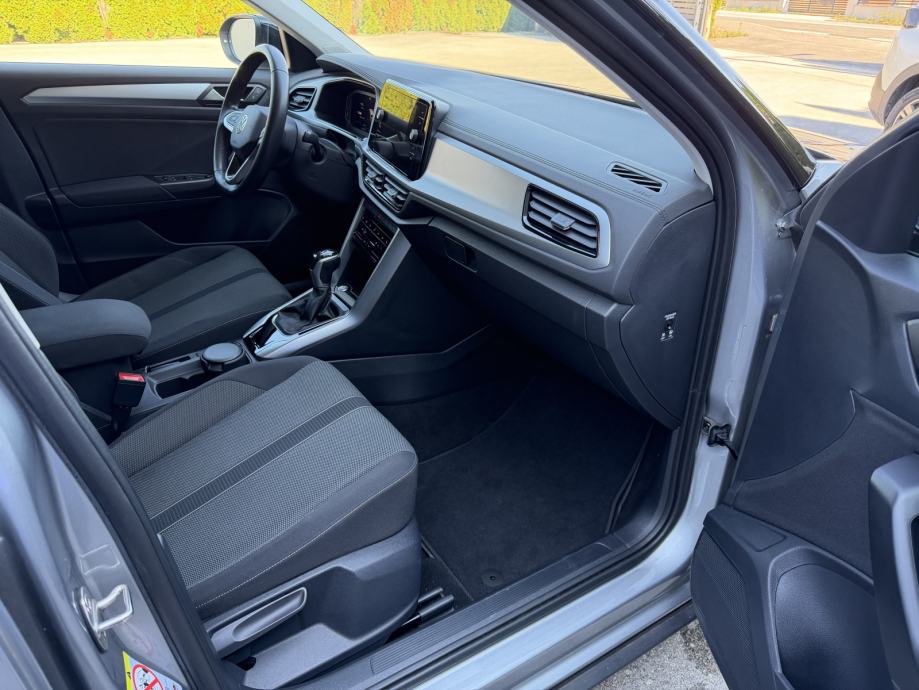 VW T-Roc 1,5 TSI ACT LIFE DSG SERVISNA 2 SETA FELGI ACC KAMERA.., fotografija 17