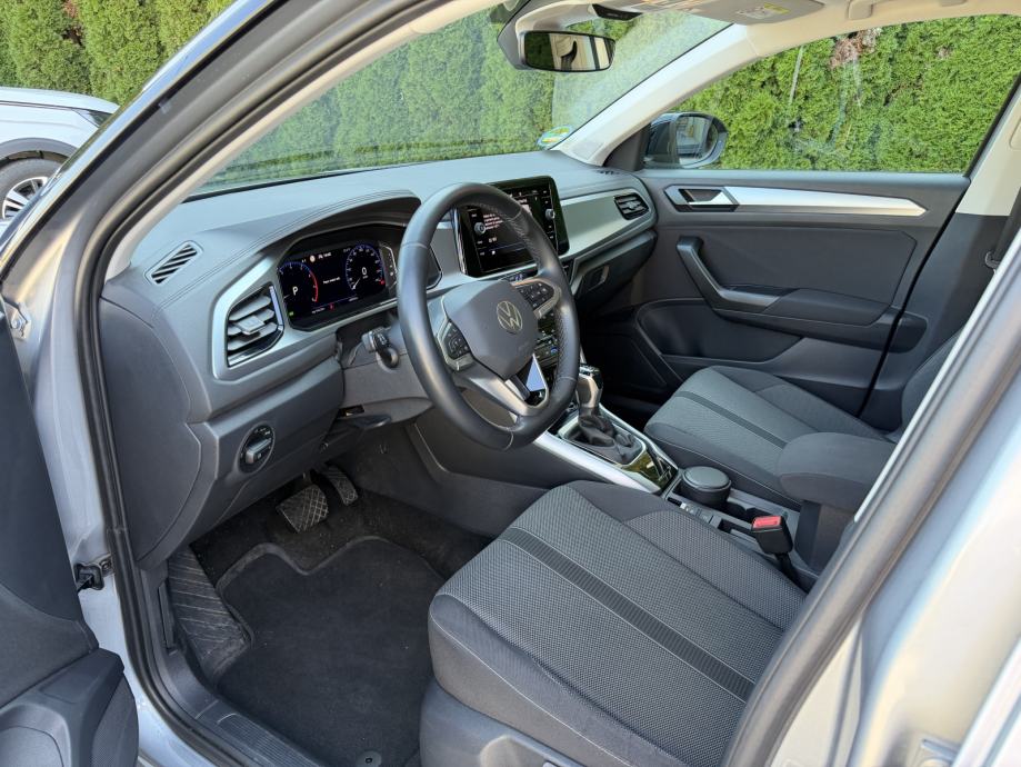 VW T-Roc 1,5 TSI ACT LIFE DSG SERVISNA 2 SETA FELGI ACC KAMERA.., fotografija 9