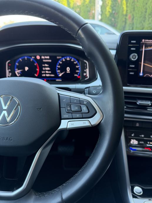 VW T-Roc 1,5 TSI ACT LIFE DSG SERVISNA 2 SETA FELGI ACC KAMERA.., fotografija 13
