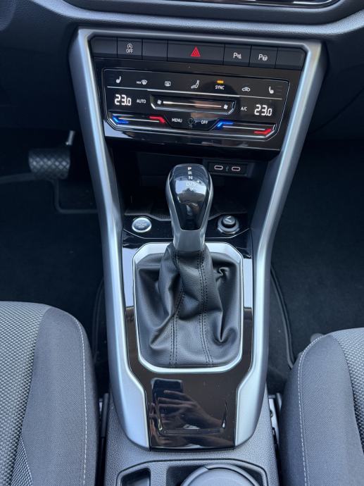 VW T-Roc 1,5 TSI ACT LIFE DSG SERVISNA 2 SETA FELGI ACC KAMERA.., fotografija 15