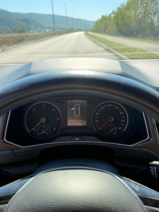 VW T-Roc 1.6 TDI Design, 2019., 115 KS, fotografija 10
