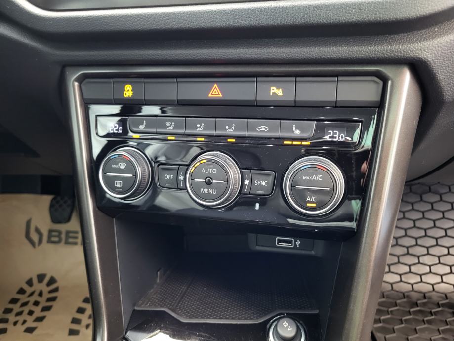 VW T-ROC 1.6 TDI DVOJNA KLIMA NAVIGACIJA ACC TEMPOMAT CAR APPS ALU, fotografija 16