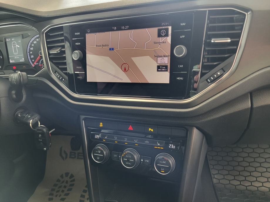 VW T-ROC 1.6 TDI DVOJNA KLIMA NAVIGACIJA ACC TEMPOMAT CAR APPS ALU, fotografija 15