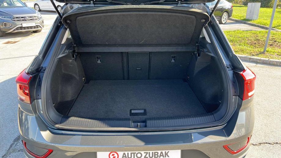VW T-ROC 2023 • PREMIUM jamstvo • AutoZubak Rabljena, fotografija 12