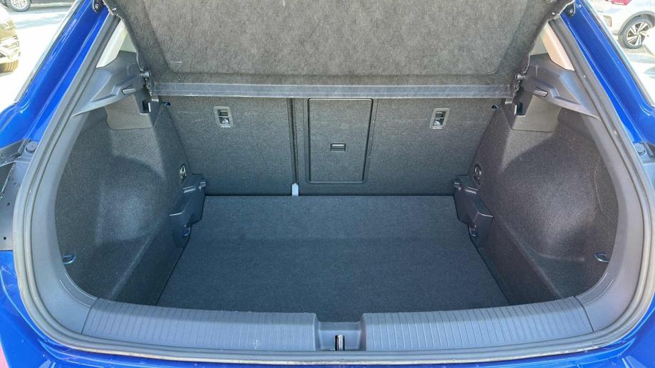 VW T-ROC 2024 • PREMIUM jamstvo • AutoZubak Rabljena, fotografija 12